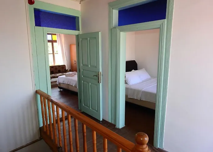 Πανσιόν Sahmeran Ayvalı